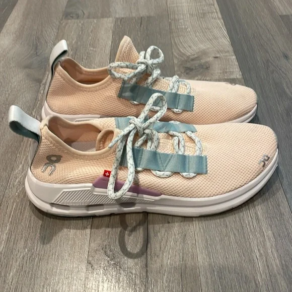 On W Cloudeasy Sneakers - Picture 9 of 16